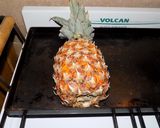 Foto del paso 9 de la receta: Ananá con ensalada de frutas tibia y helado