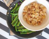 A picture of step 5 of Bean & Walnut Salad.