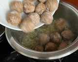 Foto del paso 2 de la receta: Albóndigas mini, en salsa de cebolla al vino, con puré casero de patatas