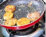 A picture of step 3 of Chowmein tikkis.