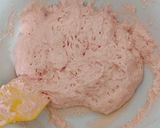 Foto langkah ke 2 dari resep Donat Yoghurt Strawberry.