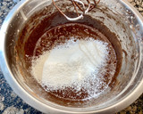 Foto del paso 4 de la receta: Pastel de leche condensada y chocolate