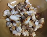 รูปขั้นตอนการทำที่ 2 ของ หมูสามชั้นผัดผักแขนง by.รถเมล์เด็กหอ