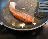 A picture of step 3 of Seared salmon with butter and soy sauce - Japanese style.
