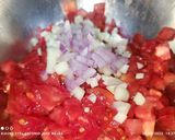 Foto del paso 3 de la receta: Carpaccio de galera, con tartar de tomate y cosas😂😂😂