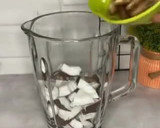 A picture of step 1 of Coconut and date drink.