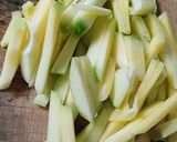 Foto langkah ke 1 dari resep Sambal Ijo Rebus Mangga Muda.