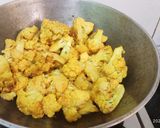 ফুলকপি আলুর তরকারি(foolkopi aloor torkari recipe in Bengali) রেসিপির ধাপ 2 ছবি