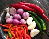 Foto langkah ke 1 dari resep Oseng baby cumi (asin).