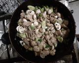 Foto del paso 4 de la receta: Pollo al champiñón con papas doradas