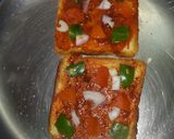 ब्रेड चीज़ पिज़्ज़ा (bread cheese pizza recipe in Hindi) रेसिपी चरण 3 फोटो