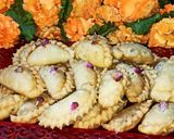 मावा गुझिया(mawa gujiya recipe in hindi) रेसिपी चरण 9 फोटो