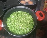 Foto del paso 2 de la receta: Habichuelas compuestas con carne de cochino, papas fritas y huevo duro