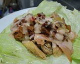 Foto del paso 8 de la receta: Wrap🌮de lechuga🥙de pollo, jamón🌯y cebolla caramelizada🥬🧅🍗🥓🍯🥙