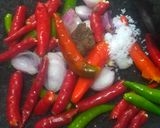 Foto langkah ke 2 dari resep Sambal Dadak khas Sunda.