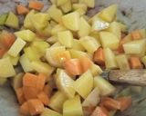 Foto langkah ke 4 dari resep Tumis kentang buncis wortel.