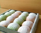 Foto langkah ke 5 dari resep Roti Sobek Lembut Pandan Strawberry.