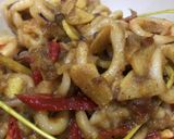 Foto langkah ke 3 dari resep Oseng Cumi Bumbu Kuning.