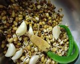 A picture of step 1 of Sprouted moong chilla.