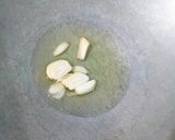 Foto langkah ke 2 dari resep Tumis Oyong Jamur Enoki.