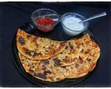 A picture of step 8 of Aloo paratha.