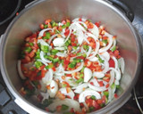 Foto del paso 2 de la receta: Contramuslo de pollo en salsa rubia con arroz blanco