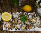 Foto del paso 4 de la receta: Berberechos a la plancha con ajito y perejil