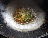 A picture of step 2 of Sookhi bhel.