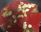 Foto del paso 2 de la receta: Pimientos del piquillo al ajillo