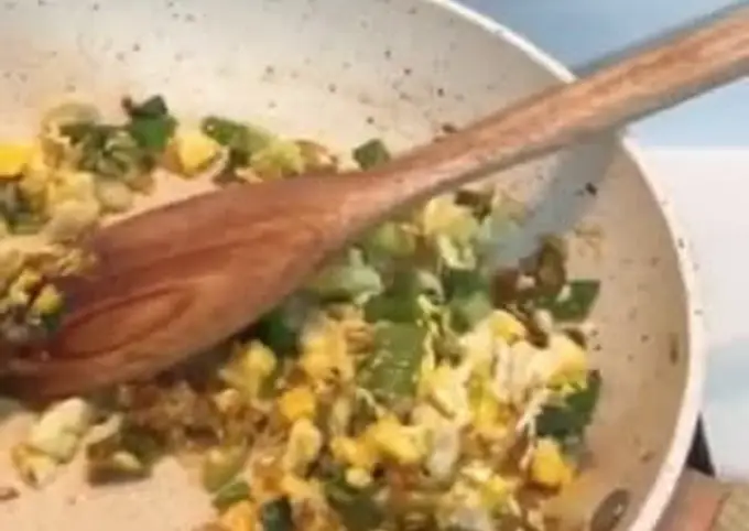 Langkah-langkah untuk membuat Cara bikin Nasi Goreng Standar Rumah