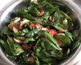 Une image de l'étape 8 de Salade d épinards aux tomates et champignons sauce citron confit et miel.