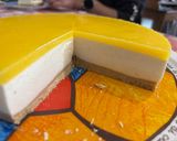 Foto del passaggio 18 della ricetta Cheesecake alla Vaniglia con Gelée al Mango🥧🥭