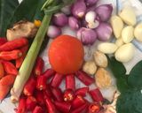 Foto langkah ke 2 dari resep Ayam Woku Pedas Kemangi.