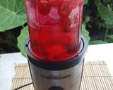 A picture of step 2 of Red Syrup Blended Carissa Carandas.