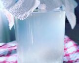 Foto del passaggio 2 della ricetta Kefir d’acqua aromatizzato al succo di more e sambuco