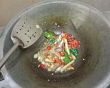 Foto langkah ke 2 dari resep Tumis ampela masak saus tiram pedas.