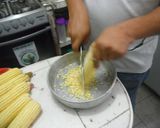Foto del paso 1 de la receta: Cachapas de maíz