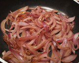 Foto del paso 1 de la receta: Guisantes con cebolla y albóndigas