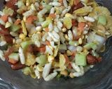 A picture of step 4 of Namkeen bhel.
