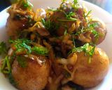 A picture of step 4 of Manchurian flavoured steamed rava balls.