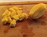 Cukkínis burgonyakrémleves sonkachipsszel recept fázis 1 fotója