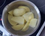 Une image de l'étape 1 de Parmentier bœuf aux oignons et petit pois.