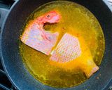 A picture of step 2 of Braised Fish with Turmeric.
