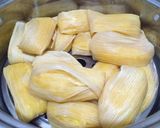 Foto langkah ke 5 dari resep Lepet Jagung Manis.