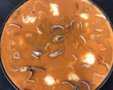 Foto del paso 6 de la receta: Rape en salsa de bogavante con gambones y almejas flambeado con ron
