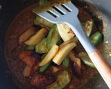 A picture of step 3 of Aloo-potol Dalna (Bengali veg sabzi).