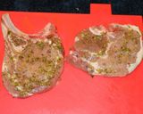 Foto del paso 1 de la receta: Chuletas a la plancha con zeste de limón y romero
