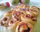 Foto langkah ke 9 dari resep Cinamon Apple Roll .