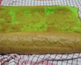 Foto langkah ke 3 dari resep Pandan Roll Cake.