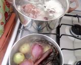 Foto del paso 1 de la receta: Carne de puerco en pasilla con nopales